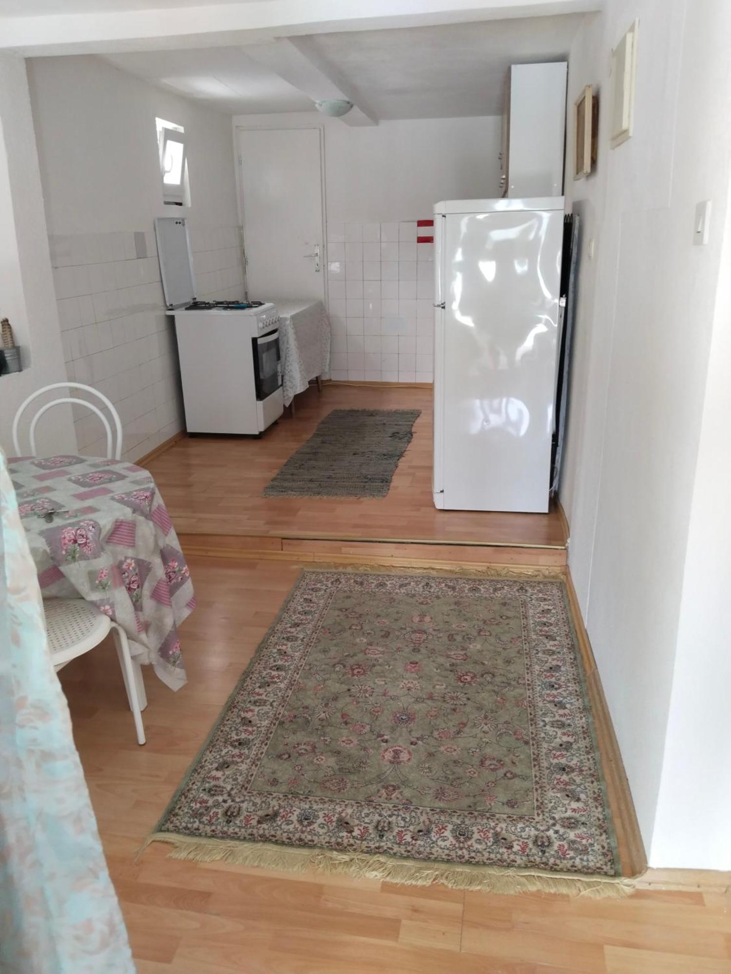 Apartment And Rooms Barbaric 内乌姆 外观 照片