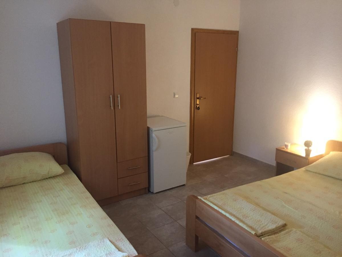 Apartment And Rooms Barbaric 内乌姆 外观 照片