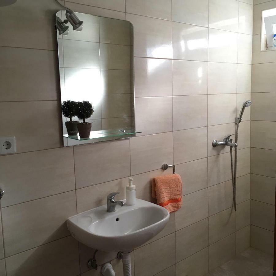 Apartment And Rooms Barbaric 内乌姆 外观 照片