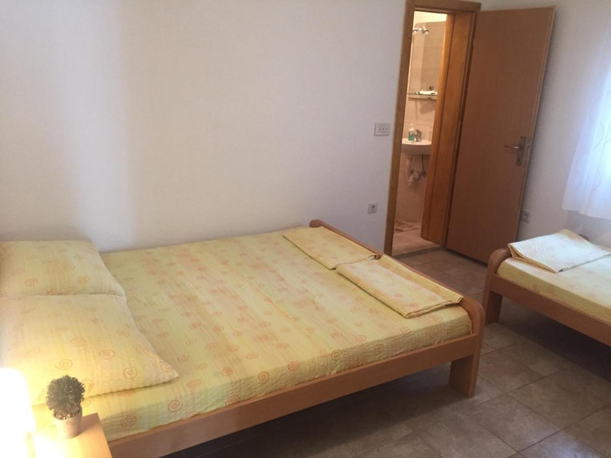 Apartment And Rooms Barbaric 内乌姆 外观 照片